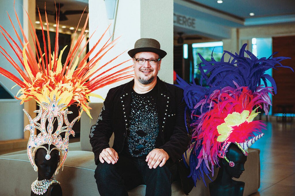 Andrew Curiel – e Diseñador & Gran ganador den carnaval 65